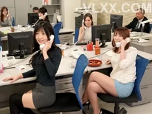 Bố đi bàn việc làm ăn, con trai ở nhà nắc má thay bố